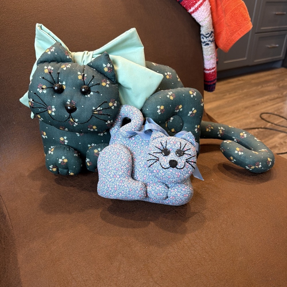 Handmade Fabric Cat Plush Shelf Sitter Pair Country Cottage Folk Art Floral
